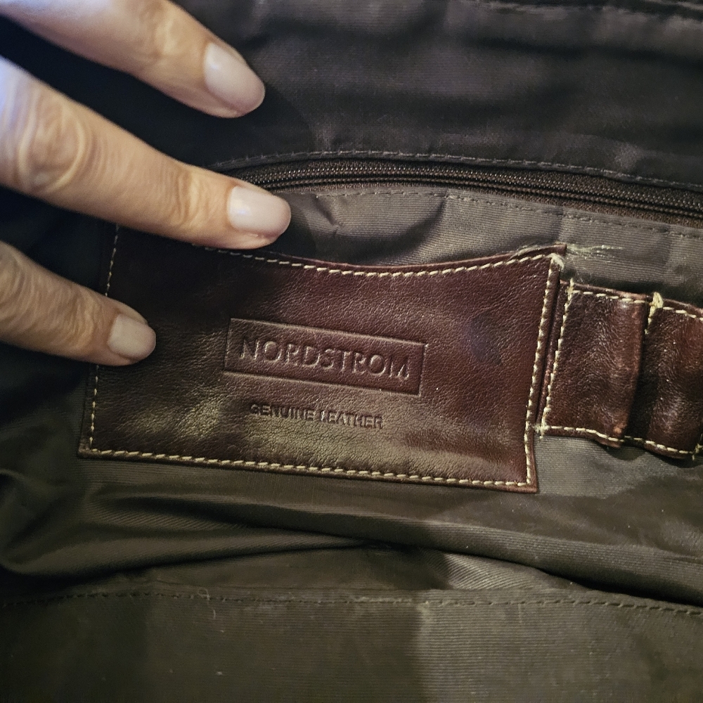 Gorgeous leather bag by Nordstrom. - Picture 6 of 7